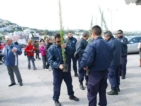 Εκατοντάδες φυτά «πρασίνισαν» τη Λέρο