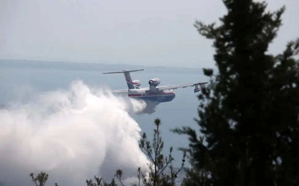 Πυρκαγιά στη Ρόδο: Εκκενώνεται η Κοιλάδα των Πεταλούδων