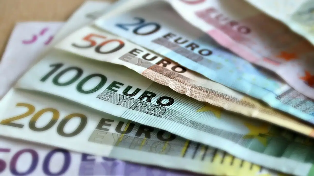 Αλλάζουν τα χαρτονομίσματα του ευρώ – Ένας σπουδαίος Έλληνας στον σχεδιασμό τους