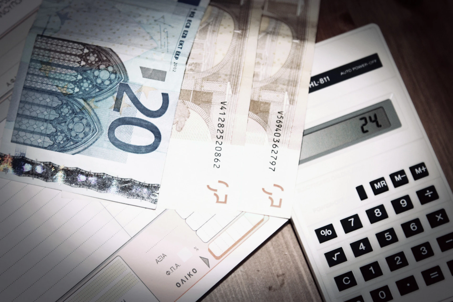 Μειώσεις φόρων €1,5 δισ. για 4 εκατομμύρια πολίτες το 2026 – Τι αλλάζει σε ενοίκια, τεκμήρια και φορολόγηση νέων και οικογενειών